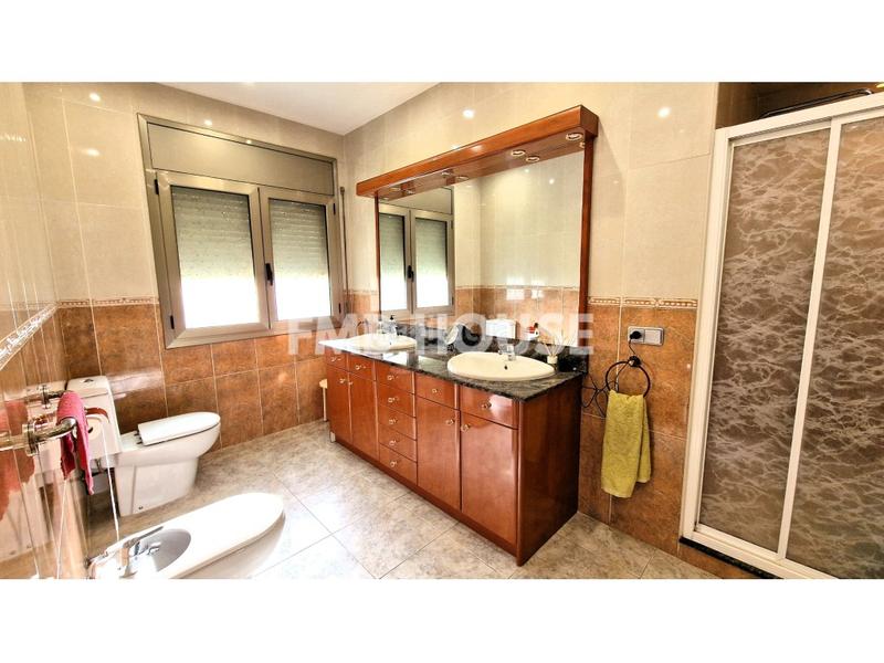 Foto 7ec61bc8-4a0c-48c7-b255-cd90148d9065. Chalet avec parking dans Residencial Park Maçanet de la Selva