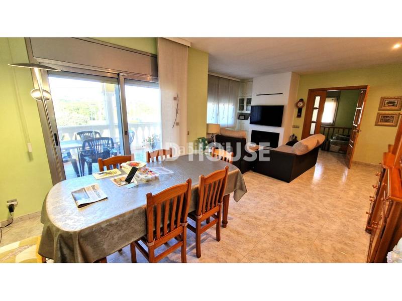 Foto a76dece3-f6bc-41db-a35c-ee651d2dc0c1. Chalet avec parking dans Residencial Park Maçanet de la Selva