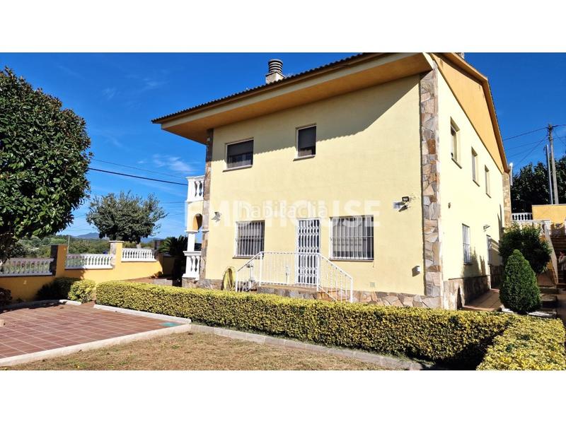 Foto eeb1c3bd-9d2e-40c1-9c0d-2f1e7a7bcd98. Chalet avec parking dans Residencial Park Maçanet de la Selva