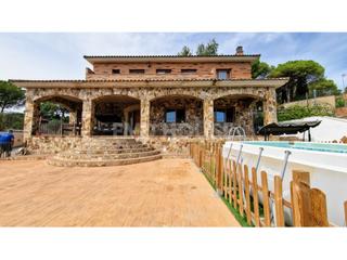 Xalet a Residencial Park. Preciosa casa estilo rustico en maanet de la selva