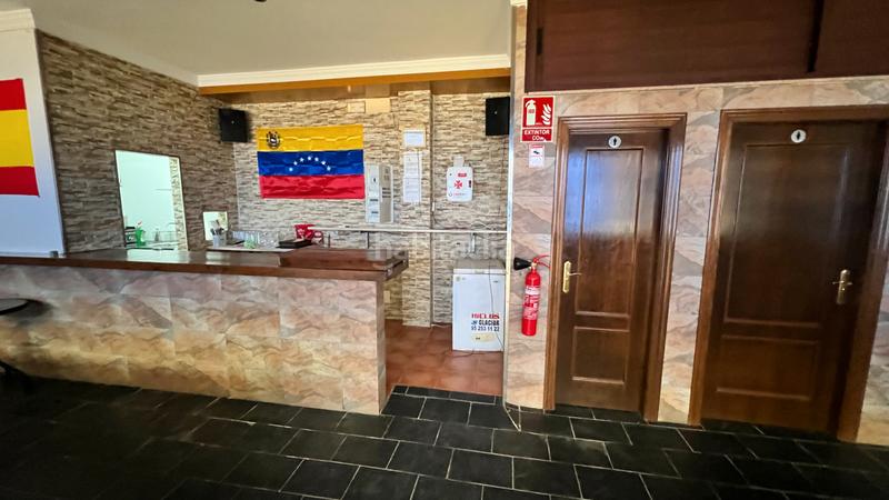 Foto d254d298-cafb-4ef2-97a4-ca9462433f24. Alquiler local comercial en urbanización las flores 15 se vende local comercial costa. en Torrox