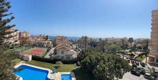 Apartamento en Avenida costa del sol 6. Elegante piso con vistas al mar en urbanización exclusiva en la