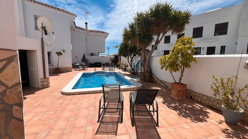 Foto 52a71c81-4698-4fbf-988e-689c275c7d56. Casa aparellada amb calefacció aparcament piscina a Torrox