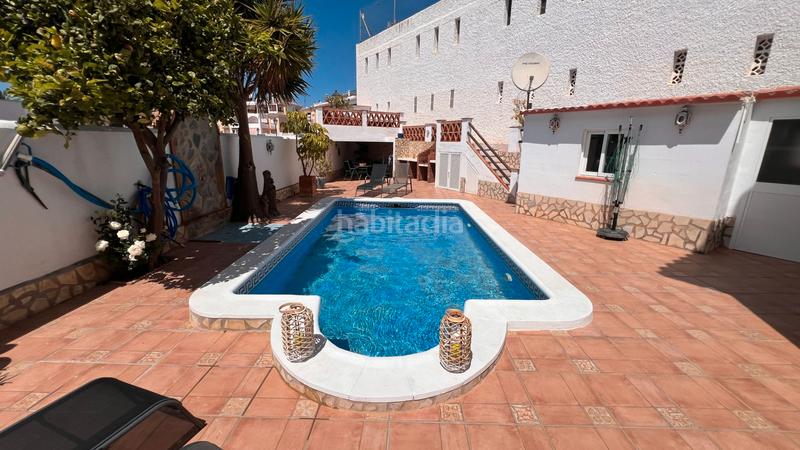 Foto b80dbc30-f82a-40c6-986b-e0d867442b3e. Casa aparellada amb calefacció aparcament piscina a Torrox