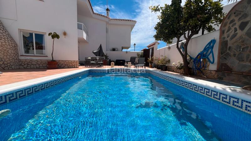 Foto c920a99c-9a08-4579-8e36-4e6369e1dbb0. Casa aparellada amb calefacció aparcament piscina a Torrox
