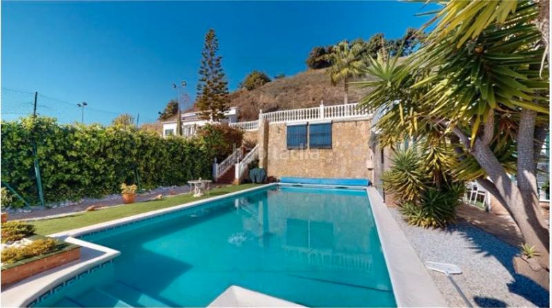 Foto 1bdc3f1d-1ec4-499f-a9ee-58fea291f8fe. Chalet en avenida los aguacates 20 exclusivo chalet costa: un refugio de lujo y tranquilidad con vistas al mar en Torrox