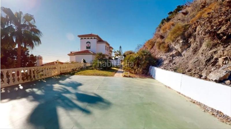 Foto a23e9a56-fbb9-4eb0-8cca-c7b2d60ed662. Chalet en avenida los aguacates 20 exclusivo chalet costa: un refugio de lujo y tranquilidad con vistas al mar en Torrox