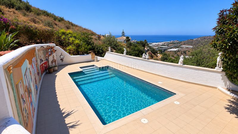 Foto f21a14b9-6799-4f0d-9b81-85221a5f42dc. Xalet amb xemeneia aparcament piscina a Torrox pueblo Torrox
