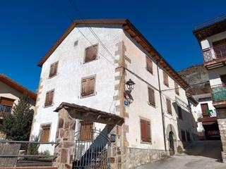 Masia a Calle oturia 15. Casa en venta, yebra de basa