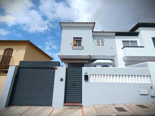 Casa en Núcleo urbano. Encantadora vivienda con gran patio situada en el campito!