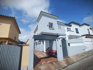 Maison à Núcleo urbano. Encantadora vivienda con gran patio situada en el campito!