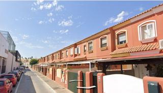 Casa a Núcleo urbano. Oportunidad en el centro de chiclana!   unifamiliar con patio y