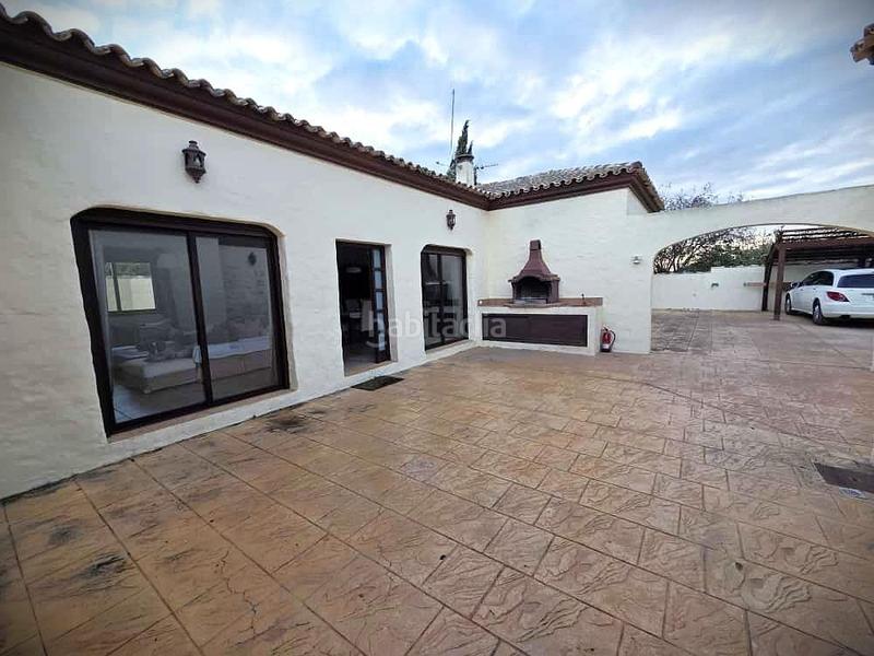 Foto 0ba80987-99c2-4f4d-9b3a-2f72e3c9a634. Chalet con parcheggio in Los Franceses - La Vega Chiclana de la Frontera