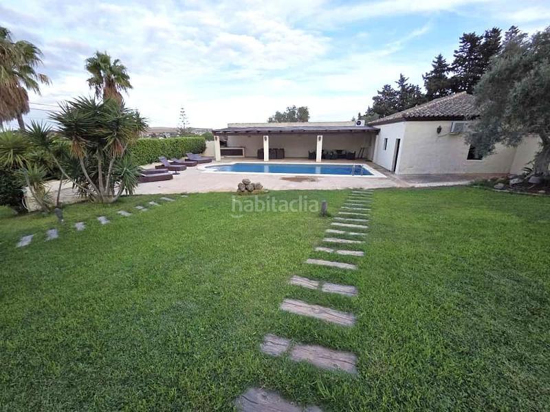 Foto 9f41446c-f95a-460a-b1ad-9ea872484b3e. Chalet con parcheggio in Los Franceses - La Vega Chiclana de la Frontera