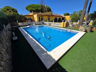 Xalet a Las Lagunas - Campano. Excelente oportunidad 2x1  espacioso chalet con piscina en parce