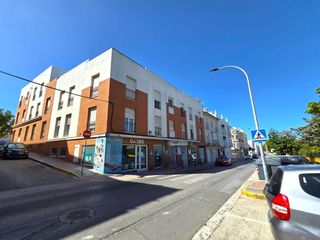 Pis a Núcleo urbano. Gran piso con 3 dormitorios, ascensor y plaza de garaje frente a