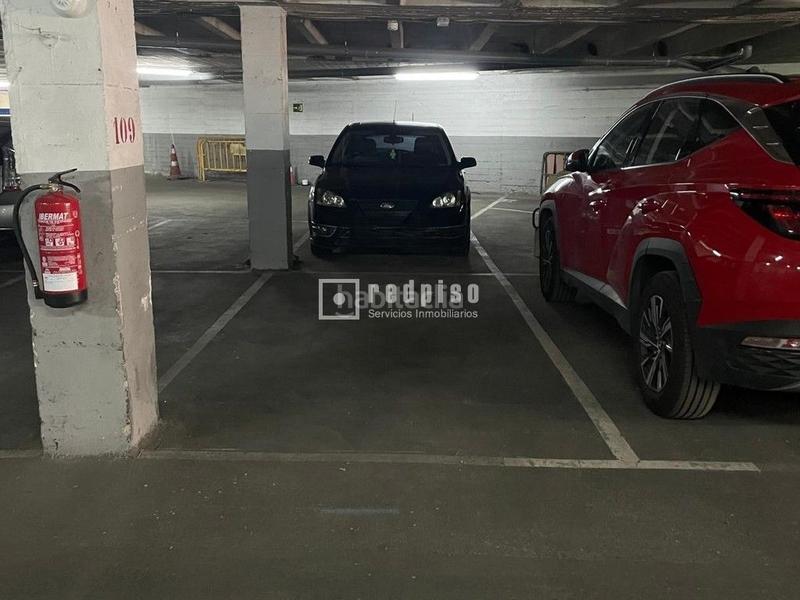 Foto 03e90e03-4fe1-49bc-b20f-90de8cddfa04. Parking coche plaza de garaje en venta en calle jacobinia en Madrid