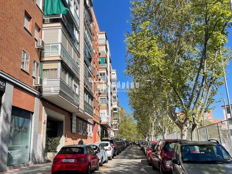 Foto 9be15c37-a4ed-4009-bd09-1deee21e697d. Parking coche plaza de garaje en venta en calle jacobinia en Madrid