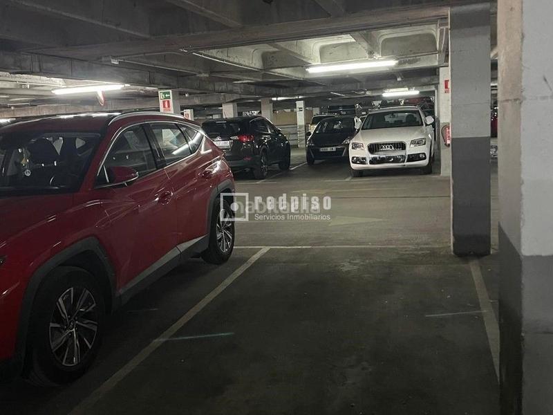 Foto e5cd8427-0ffb-4f64-9d13-2db95dca9bb2. Parking coche plaza de garaje en venta en calle jacobinia en Madrid