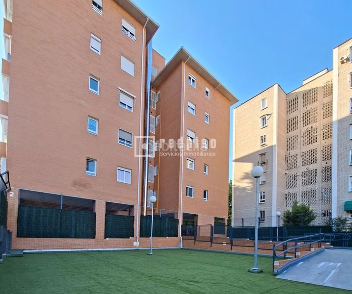 Foto ae08abe4-a642-49f0-abb5-6794cb2bd8e6. Pis amb calefacció aparcament a Vista Alegre Madrid
