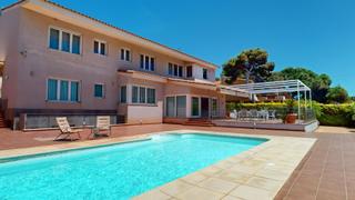 Casa a Calabardina. Esta espectacular villa de lujo, con siete amplios dormitorios y