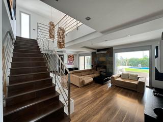 Casa en Campillo. Esta magnífica vivienda unifamiliar a escasos minutos del centro