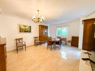 Etagenwohnung in Casco Antiguo. Ubicado en una de las calles más céntricas de águilas, este espa