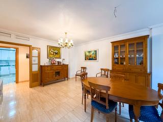 Etagenwohnung in Casco Antiguo. Ubicado en una de las calles más céntricas de águilas, este espa