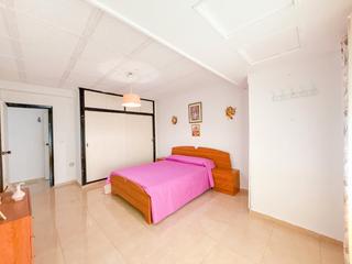 Flat in Casco Antiguo. Te presentamos este amplio piso en venta en águilas!ideal para f