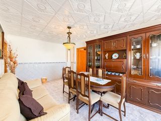 Maison à Casco Antiguo. Te presentamos esta acogedora casa en planta baja en venta en el