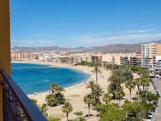 Appartement à Casco Antiguo. Te presentamos este acogedor apartamento en venta en un edificio