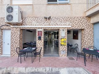Business premise in Casco Antiguo. Te presentamos este local comercial en venta, situado a tan solo