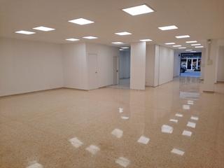 Rent Business premise in Gran via 47. Es lloga local / se alquila local : zona gran via de 197 m2
