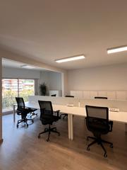 Rent Office space in Passeig de la pau 12. Se alquila despacho privado para 8 personas