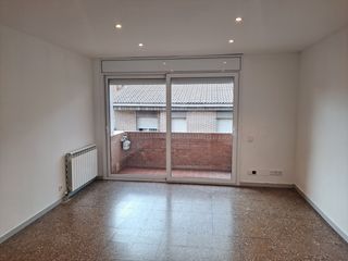 Rent Flat  Carrer barcelona. Es lloga pis a berga