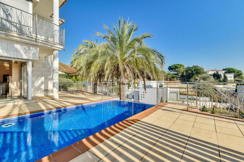 Foto fcb8947c-d944-40a8-93be-6197103d7f2b. Chalet con riscaldamento parcheggio piscina in Montgoda Lloret de Mar