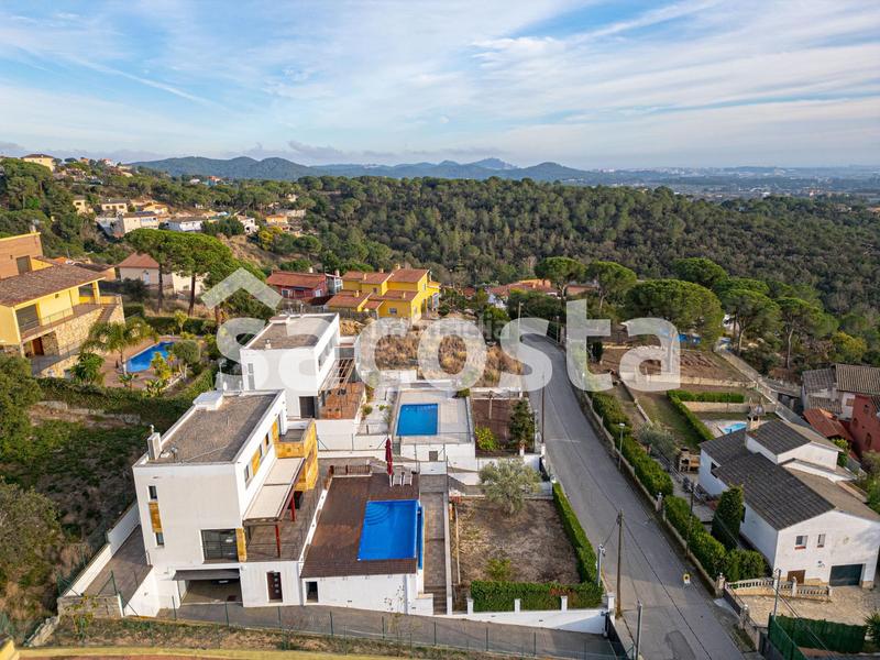 Foto 3e9d6695-778b-4837-b904-c64efd36c809. Casa espectacular casa en mas mora, vivienda de lujo con piscina infinity en Tordera