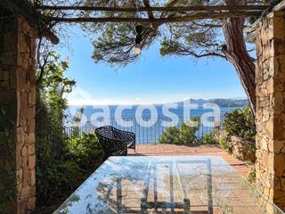 Casa  Tortuga. Magnifica vila en primera linia en costa brava