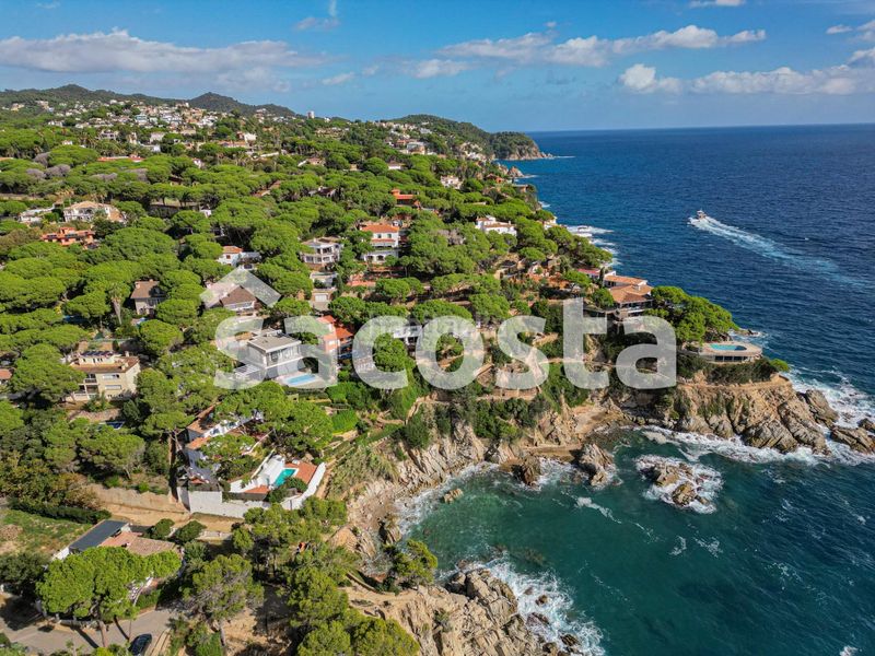 Foto a769a611-2559-4b38-bbd7-1aca8749b557. Casa a calle gavines 3 a Montgoda Lloret de Mar