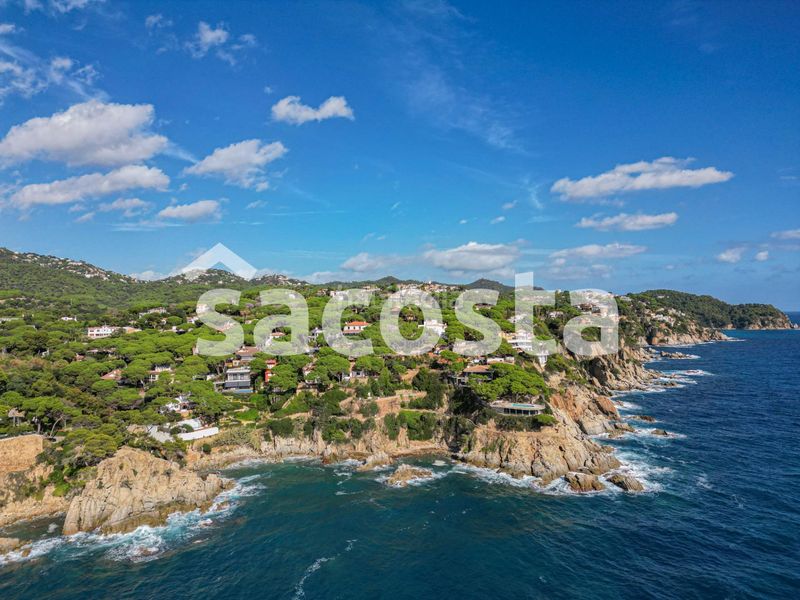 Foto c077b669-80a7-4212-8821-97c1de23f153. Casa a calle gavines 3 a Montgoda Lloret de Mar