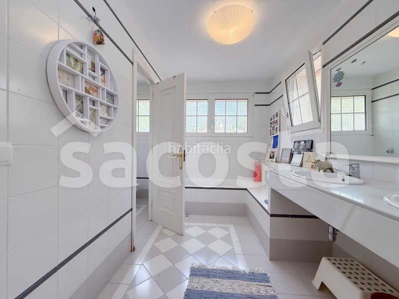 Foto eb382296-8d41-40ba-bfb5-e7870a8158c6. Casa a calle gavines 3 a Montgoda Lloret de Mar