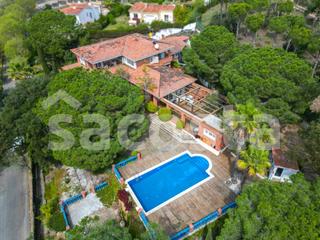 Casa a Calle gavines 3. Exclusiva villa con vistas al mar y piscina en la montgoda, llor