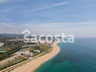 Maison jumelée à Urbanitzacions. Chalet pareado de lujo en primera línea de mar  sant pol de mar
