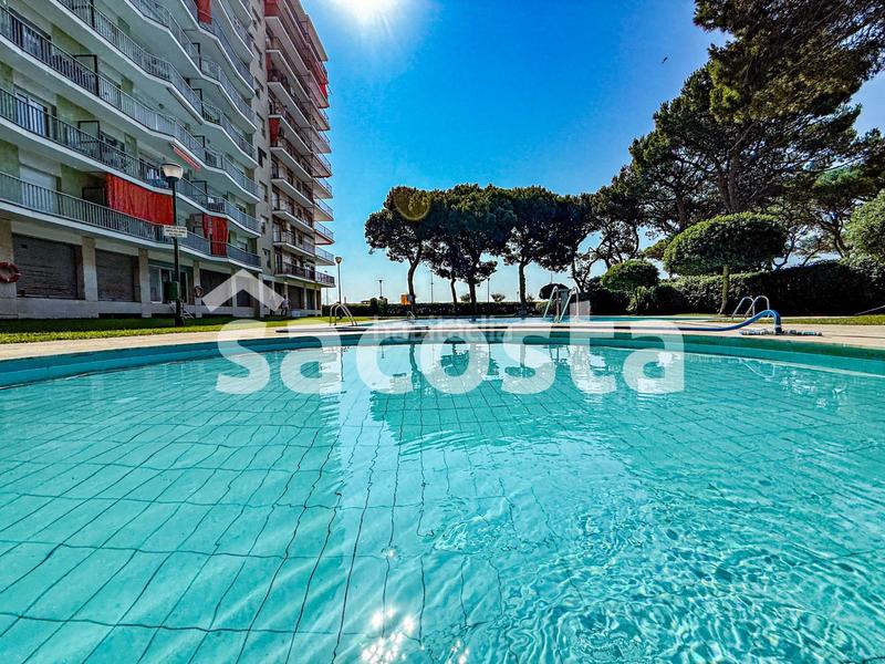 Foto ddb61503-ddd6-4097-a029-b43ba97d75c2. Appartamento con parcheggio piscina in Els Pins Blanes