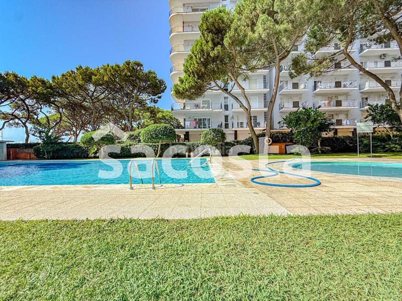 Foto f2970a4d-b7af-421a-b9cf-39286a35077b. Appartamento con parcheggio piscina in Els Pins Blanes