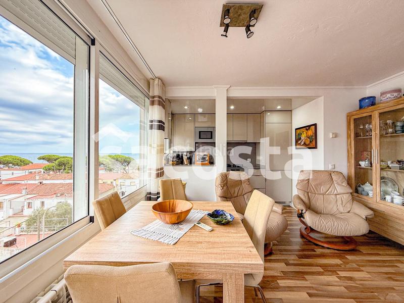 Foto 998993bd-aec8-480a-9d09-a6225aafb787. Piso descubre tu nuevo hogar en Els Pins, en Els Pins Blanes