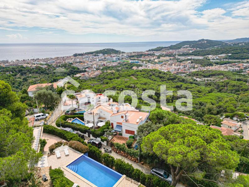 Foto dda17fe7-ac32-40c5-898c-d5e98f1bdc12. Maison avec chauffage parking piscine dans Roca Grossa Lloret de Mar
