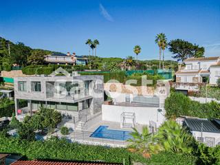 Maison  Calle marinada de la. Exclusiva villa en roca grossa, lloret de mar