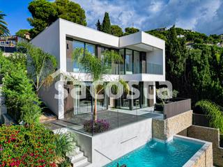 Casa  Calle de margarida xirgu. Casa contemporánea con vistas panorámicas al mar en roca grossa,