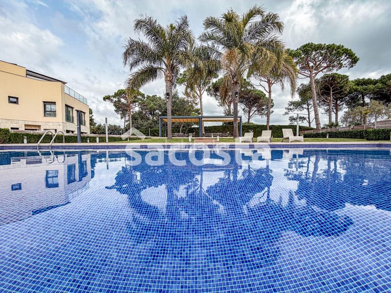 Foto 076c20fb-48a1-4d15-b464-b281e52b52ef. Casa adossada amb aparcament piscina a Santa Clotilde Lloret de Mar